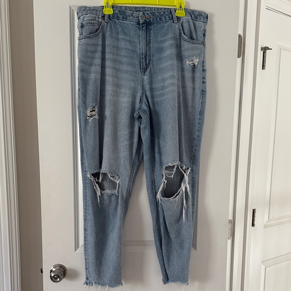 American Eagle distressed curvy mom jean size 20 regular
